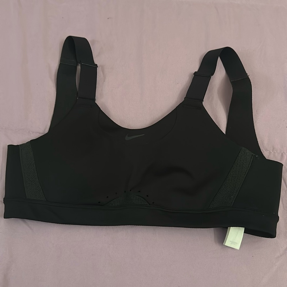 Nike bra XS, new without tags, to small for me